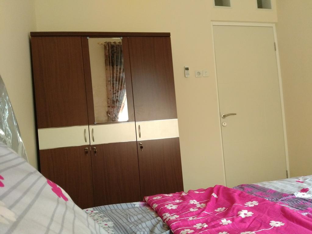 Jasmine Park Guest House Semarang Exterior photo